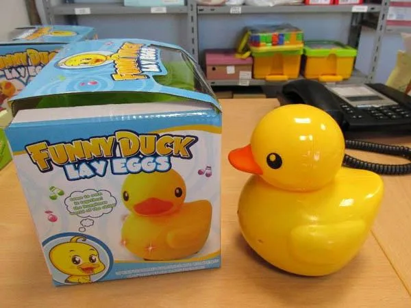 Anatra giocattolo «Funny Duck Lay Eggs» (CB - Color Baby)