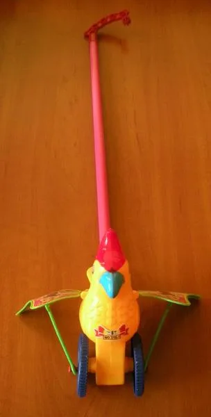 Push-along giocattolo «Funny Toys / Kogut pchacz» (P.H. Kris TAEM)