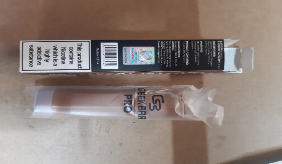 Sigaretta elettronica usa e getta «Geek Bar Pro 2% Salt Nic 4.5 ml» — foto 2 dell'alert A12/01862/21