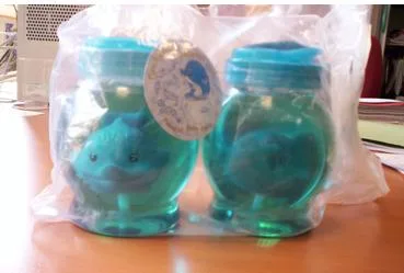 Gel bagno con un giocattolo delfino — foto 2 dell'alert 0904/07