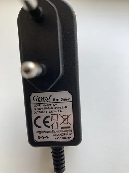 Caricabatterie «Genzo Li-ion charger Genzo Arctic Laddare» — foto 2 dell'alert A12/00964/23