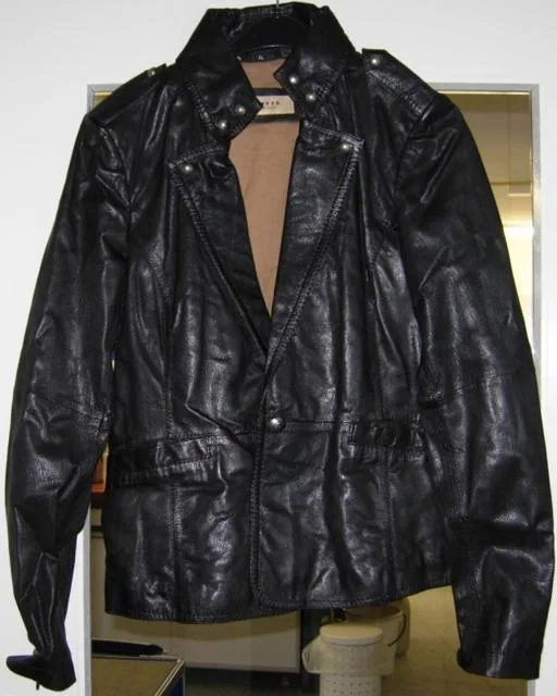 Giacca in pelle da donna & #13; & #13; — foto 1 dell'alert 0620/12