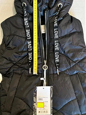 Gilet con cappuccio — foto 2 dell'alert A12/01165/23