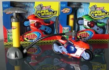 Giocattoli ad aria compressa – "Super Wheels Air Pump" auto alimentata ad aria compressa (Toi Toy's)