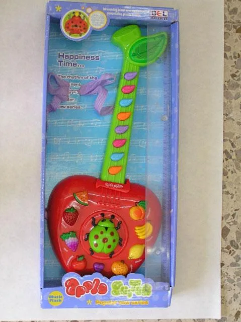 Giocattoli di plastica (1. Pistol: Toys2. Appel guitar BEL (BO ER LE)3. Music guitar: Unknown4. Strawberry piano: YAN FA)