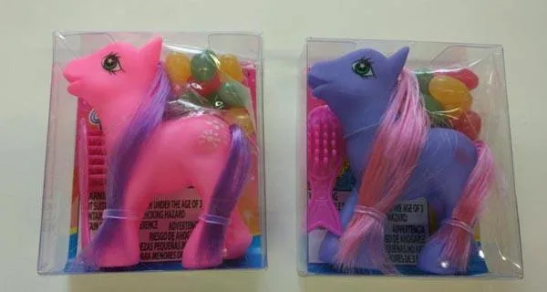 Giocattolo di plastica con dolci (Fantasy Toys &amp; Candies)