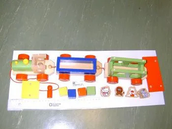 Giocattolo in legno – treno di legno (50 cm) con slot-in animali — foto 3 dell'alert 0136/08