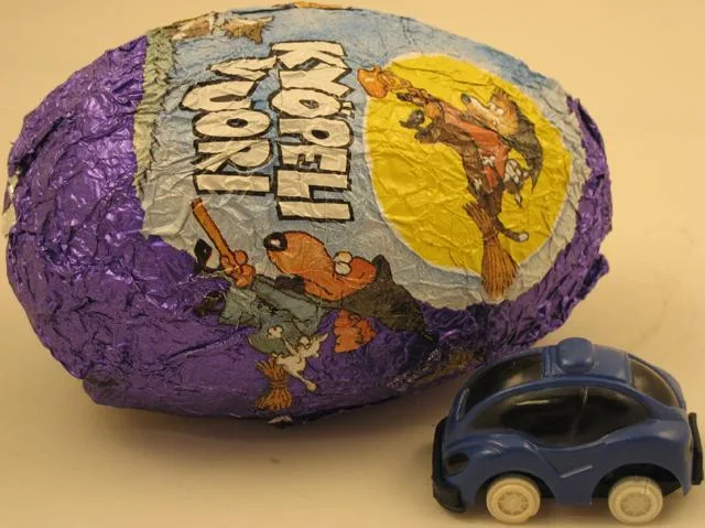 Giocattolo in uovo di Pasqua – Kyöpelinvuori (Doghill)