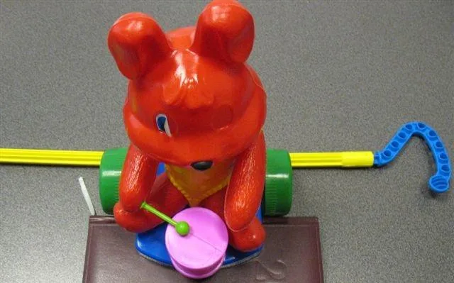 Giocattolo push-along"KROLIK Z BEBENKIEM" (Suchanek Zabawki)
