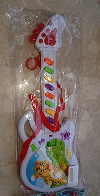 Chitarra giocattolo «Gitara na baterie» — foto 2 dell'alert A12/01217/21