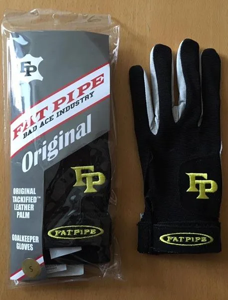 Guanti da portiere «Goalkeeper gloves» — foto 1 dell'alert A12/1237/17