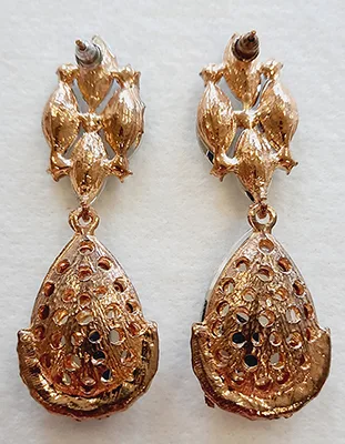 Orecchini «Gold earrings with clear stones» — foto 2 dell'alert A12/01145/22