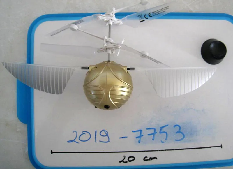 Giocattolo volante telecomandato «Golden snitch heliball» (Harry Potter)