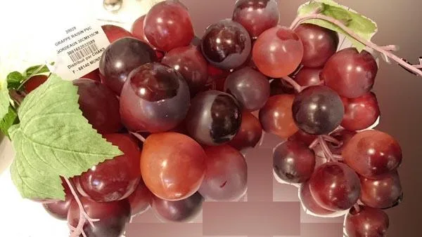 Uva decorativa «Grappe raisin PVC (PVC bunch of grapes)» (CHAKS)