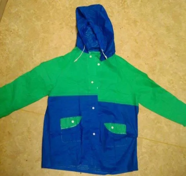 Impermeabile per bambini «gyermek esőköpeny ("Children's raincoat")» (Feeling Rain)
