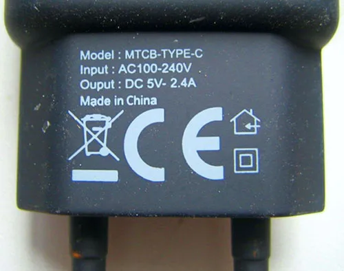 Caricabatterie USB «HÁLÓZATI TÖLTŐ / TRAVEL CHARGER» — foto 2 dell'alert A11/00068/21