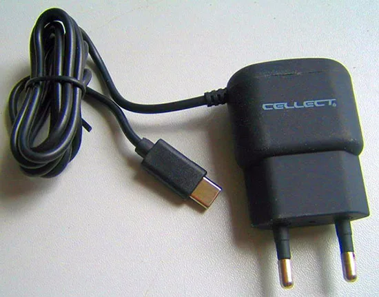 Caricabatterie USB «HÁLÓZATI TÖLTŐ / TRAVEL CHARGER» — foto 4 dell'alert A11/00068/21