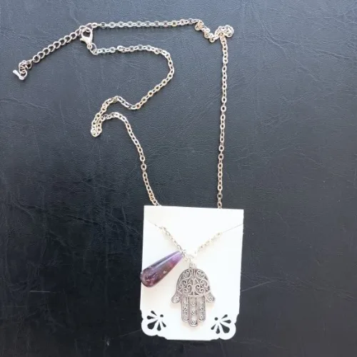 Collana «Hamsa käsi ja ametüst kristalliga kaelaehe / amulett / talisman»