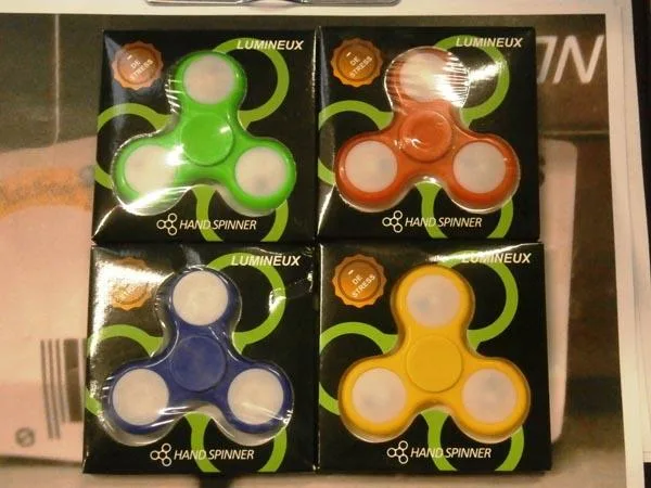 Filatore di Fidget «HAND SPINNER LUMINEUX» — foto 3 dell'alert A12/1692/17