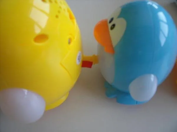 Giocattolo di plastica «Happy Penguin» — foto 3 dell'alert A12/1227/15