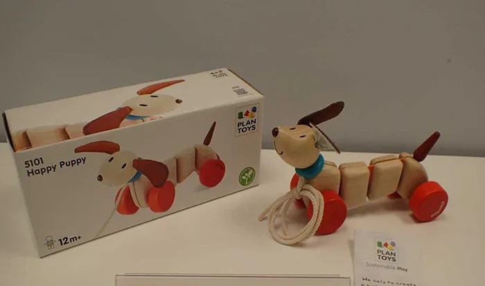 Giocattolo di legno «happy puppy» (Plan Toys)