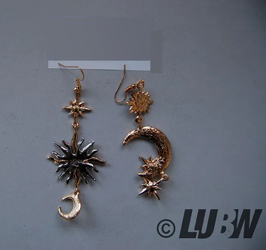 Orecchini «Happyyyami 1 Paar Ohrringe mit Mond und Sonne, Perlenohrringe mit Strass, Asymmetrische …» — foto 3 dell'alert INFO/00035/22