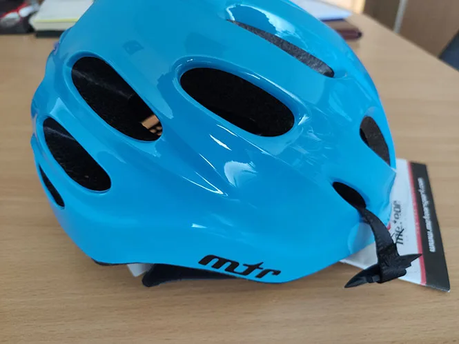 Casco «Helmet for cyclists, skateboards or roller skates users» (METEOR)