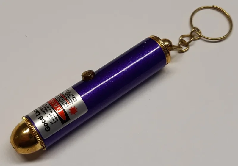 Puntatore laser «HI-OUTPUT KEY CHAIN LASER / Good Luck» (GI, GY)