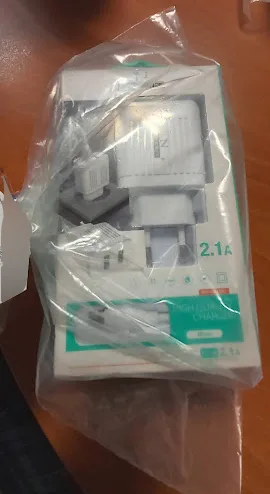 Caricabatterie USB «HIGH QUALITY CHARGER (CARGADOR)» — foto 5 dell'alert A12/01589/23