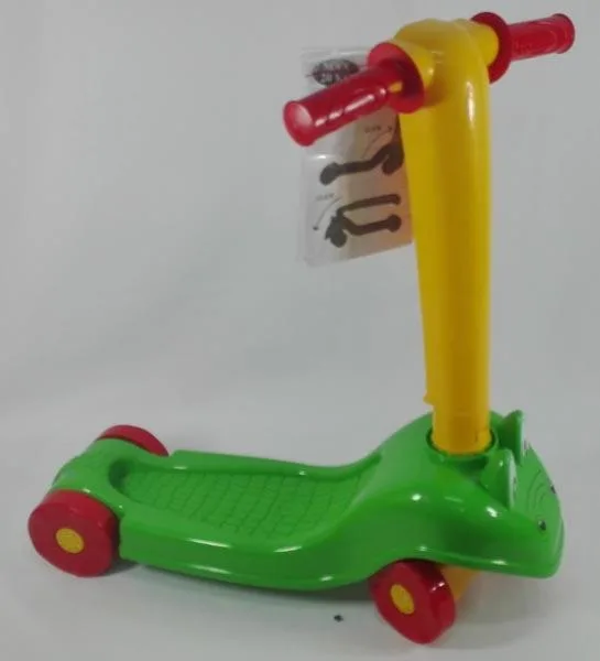 Scooter di calcio giocattolo «Hulajnoga krokodyl» (Mrowiec Toys)