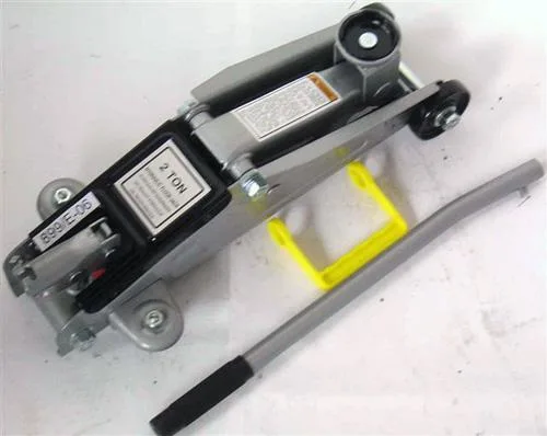 Presa idraulica «Hydraulic floor jack» — foto 2 dell'alert 0157/07