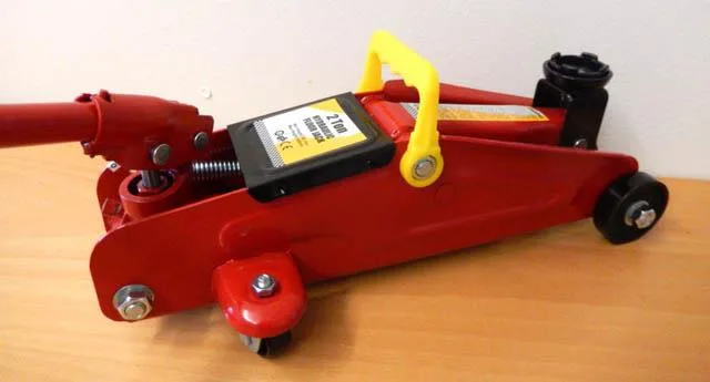 Carrello jack «Hydraulic Floor  Jack» — foto 2 dell'alert A11/0080/14