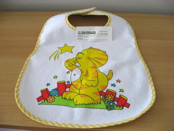 Il bavaglino del bambino "Kiti" (Unknown)
