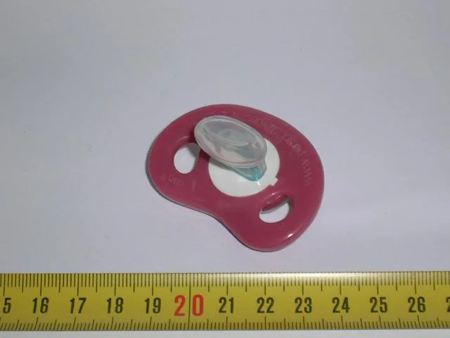 Il succhietto del bambino – Due denti anteriori — foto 3 dell'alert 1000/09