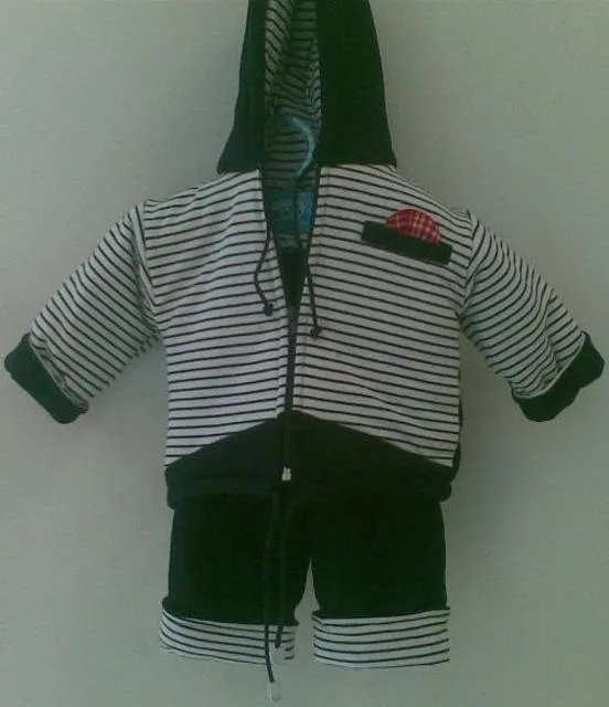 Indumento per bambini in due pezzi &amp; #13; &amp; #13; (EDY)