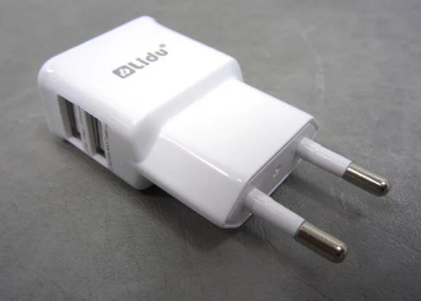 Unità di alimentazione «Intelligent Identification USB Charger» — foto 1 dell'alert A12/0920/17