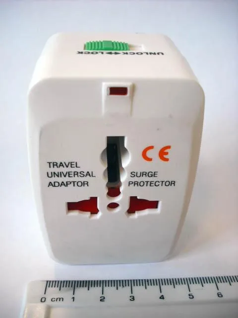 Adattatore della spina di viaggio «International Adaptor All-In-One» — foto 2 dell'alert A12/1522/14