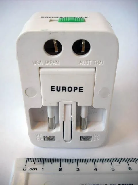Adattatore della spina di viaggio «International Adaptor All-In-One» — foto 3 dell'alert A12/1522/14
