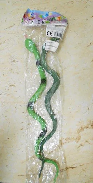 Serpente di plastica «Játék állat [Toy animal]» (Baohua Toys)