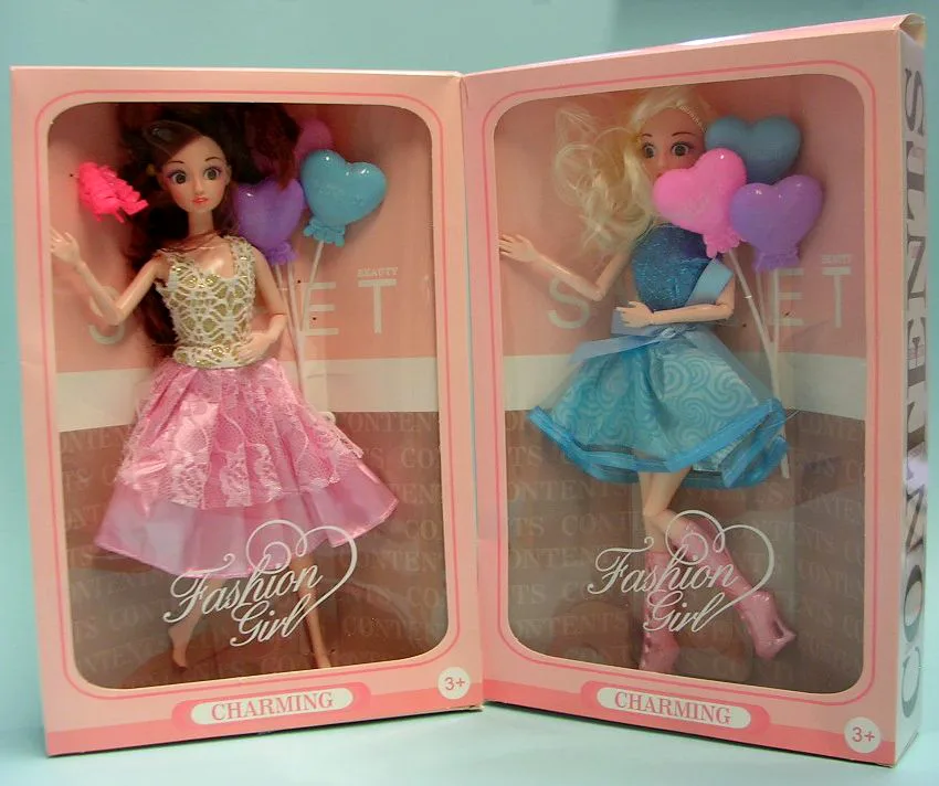 Bambola in plastica con accessori «Játékszer» (Fashion Girl/Sweet)