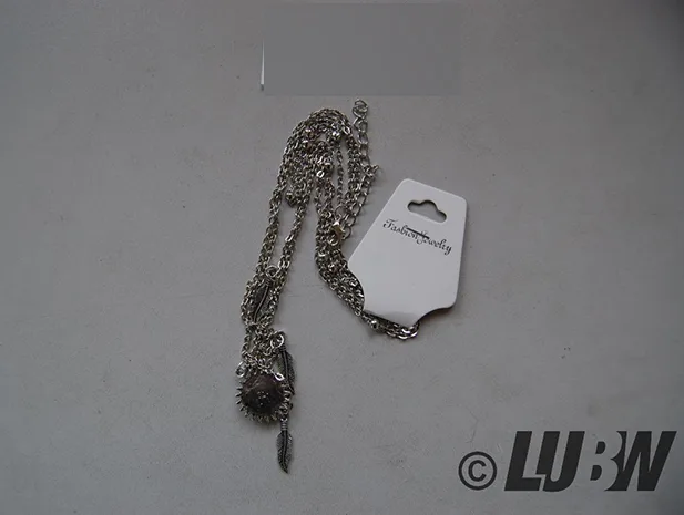 Collana «JAWSEU Sexy Halskette Choker Mehrreinig Kette für Frauen Damen Bohemian Anhänger Blatter…» — foto 2 dell'alert INFO/00041/22