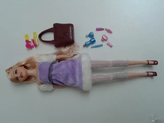 Bambola in plastica con accessori «Jolina» (Norah &amp; Matthew)