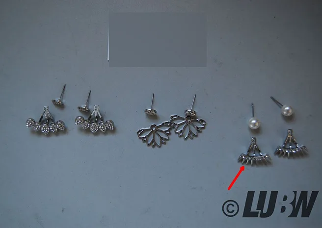 Set di orecchini «Juland 4 Paare Hohle Lotusblume Ohrringe Zurück Manschetten Jacke Ohrringe Crystal Simpl…» — foto 1 dell'alert INFO/00064/22