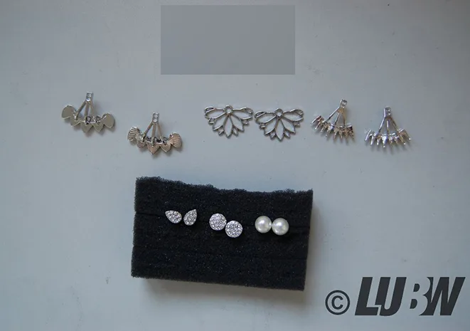 Set di orecchini «Juland 4 Paare Hohle Lotusblume Ohrringe Zurück Manschetten Jacke Ohrringe Crystal Simpl…» — foto 3 dell'alert INFO/00064/22
