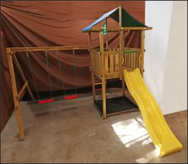 Parco giochi con scivolo e altalena «Jungle Gym Hut Play tower with swing module Jungle» — foto 3 dell'alert A11/00050/21