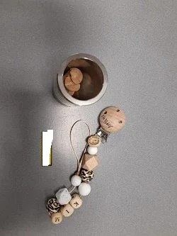Supporto di succhietto «KIM- white/Leopard/Beech wood» — foto 2 dell'alert A12/00438/22