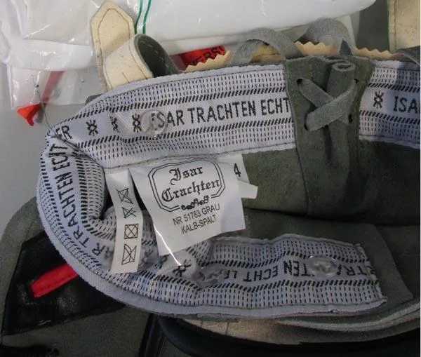 Il "Lederhosen" dei bambini «Kinderlederhose ('Children's Lederhosen')» (Isar Trachten)