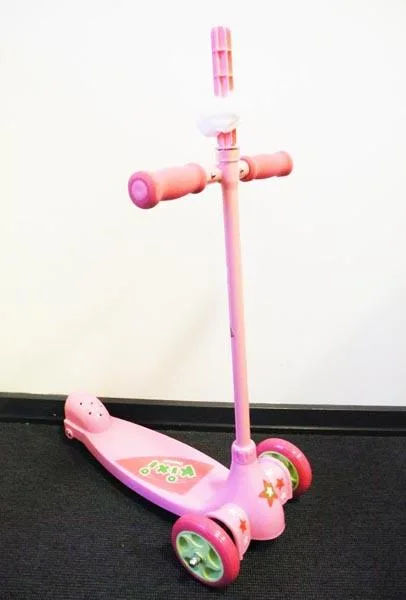 Scooter di calcio «Kixie Kuties Scooter» — foto 6 dell'alert A11/0115/15