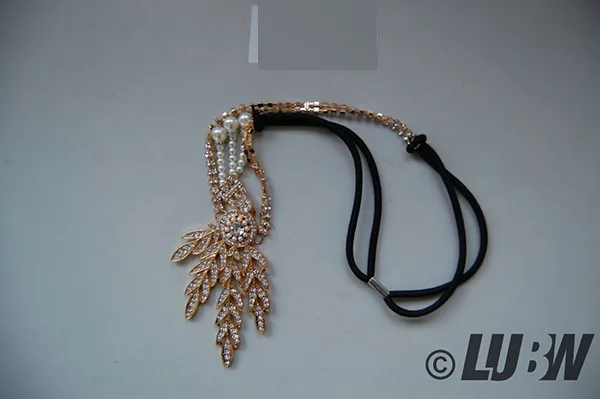 Accessori per abiti di fantasia «KQueenStar 1920s Damen Gatsby Kostüm Accessories Set Halskette Handschuhe Zigarettenhalt…» — foto 2 dell'alert INFO/00045/22