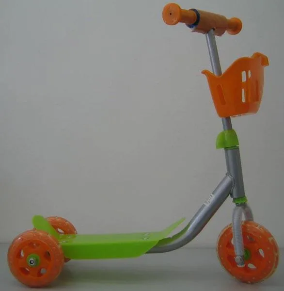 Scooter giocattolo «Krtek - Scooter with a Little Mole» — foto 2 dell'alert A12/1324/15